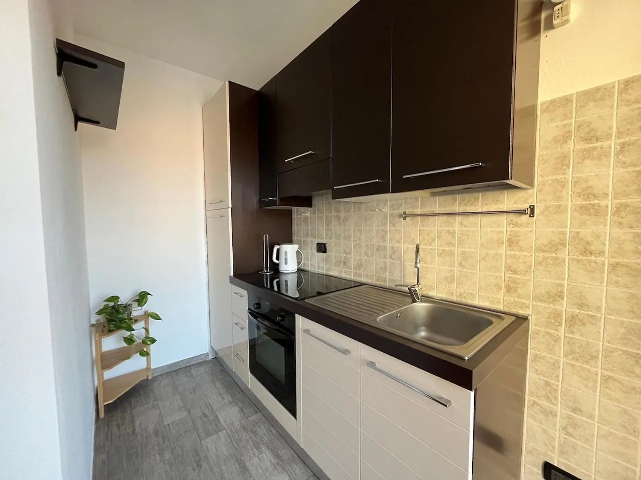 Studio Galeazzi San Siro- Бареджо 0*,